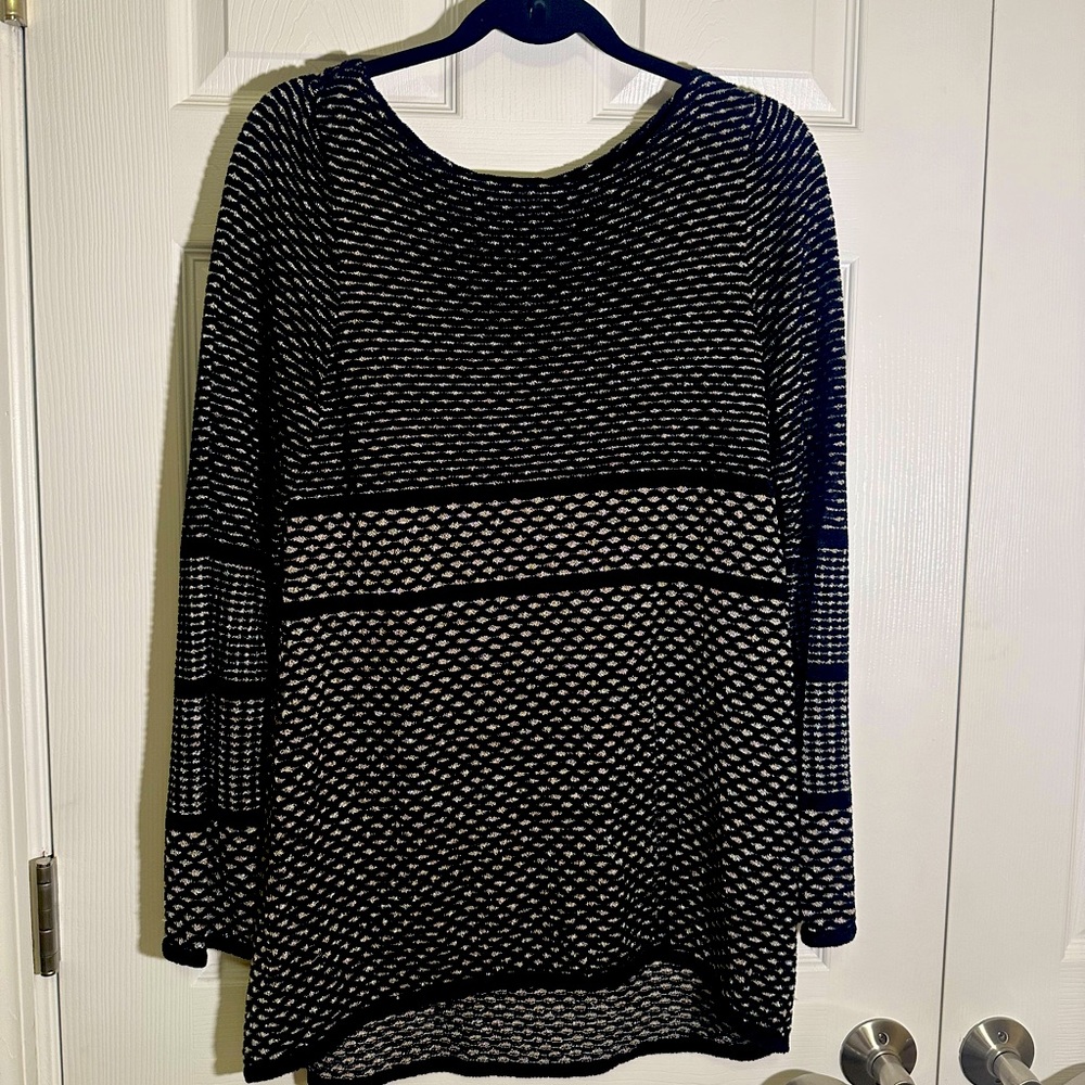 White House Black Market Black & Silver w/ Metallic Flecks Tunic. Size LP. NWT.
